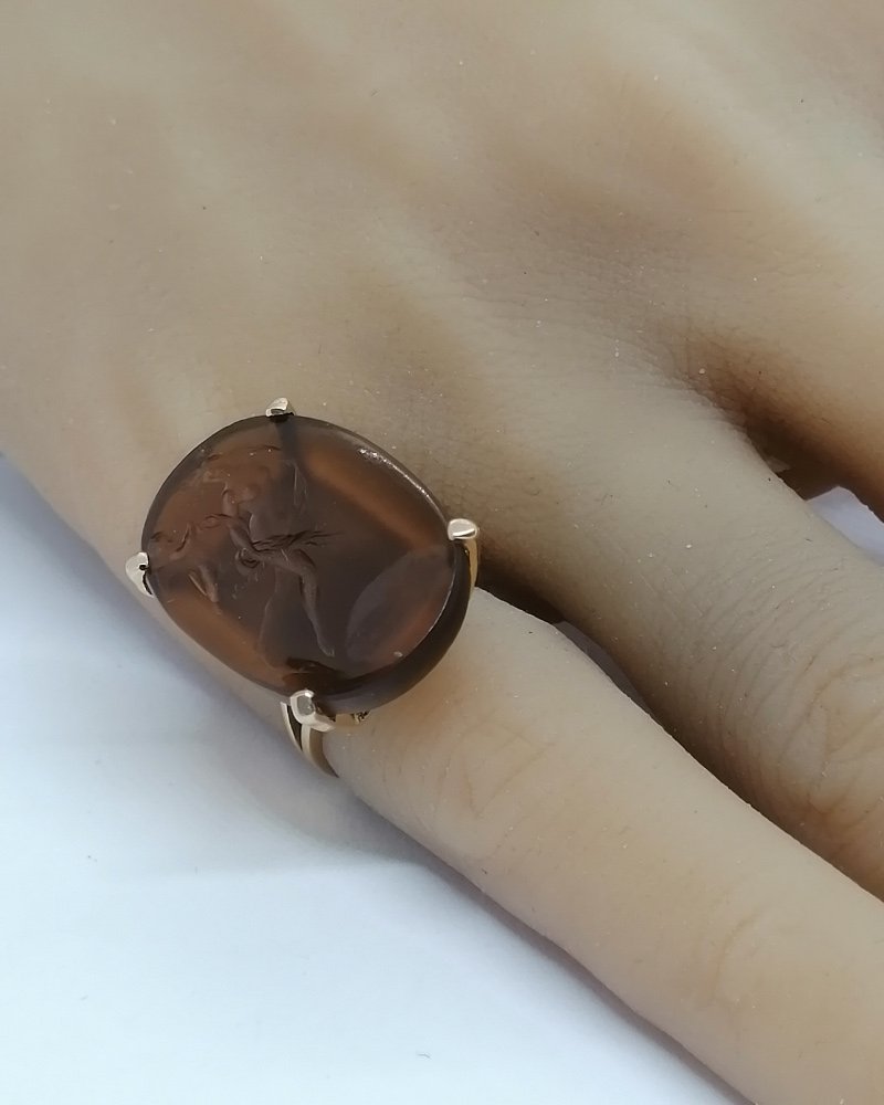 Bague en or, avec intaille en pâte de verre de couleur cornaline, vers 1940-50.-photo-1
