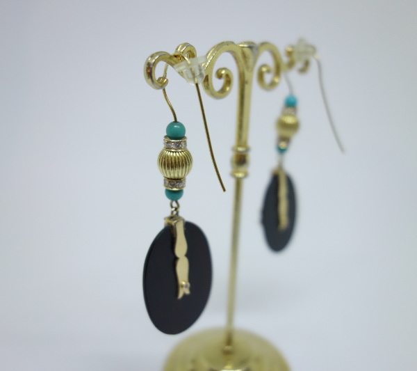 Boucles d'Oreilles Pendantes 1900, en Or , Onyx, Turquoises, Diamants et Perles fines.-photo-3