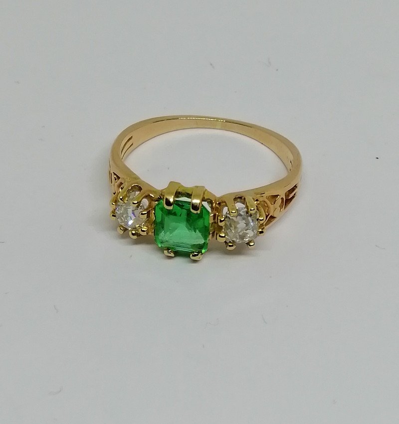 Bague Or Diamants Et Emeraude.