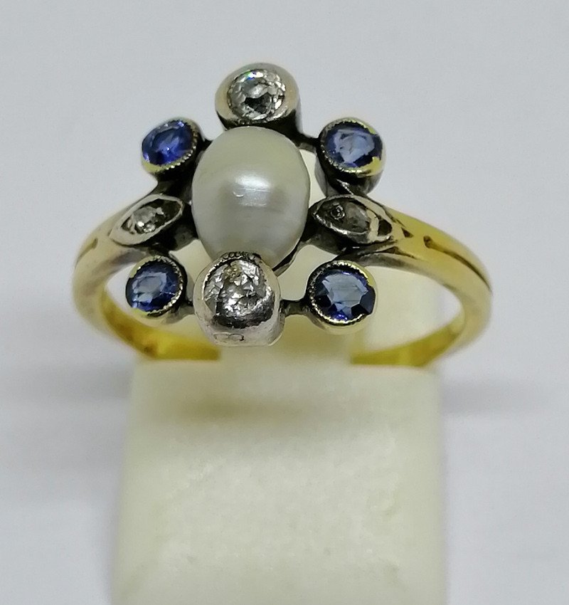 Gold Ring With Superb Fine Pearl.