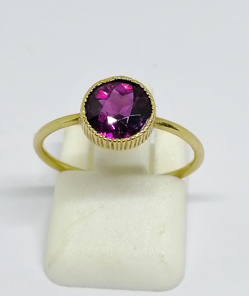 Ring In Yellow Gold And Almandine Garnet.