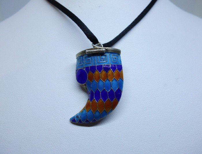 Pendant In Vermeil, Enamelled, In The Shape Of A Shark Tooth.-photo-2