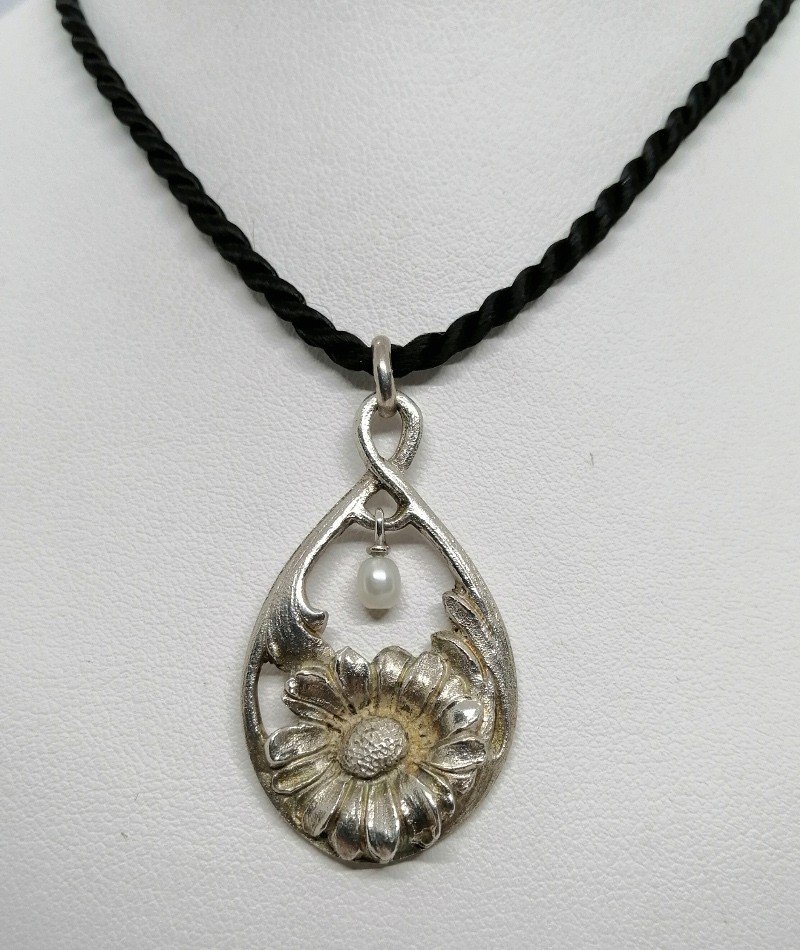 Silver Pendant, Daisy Pattern In Relief And Pearl In Pampille, Art Nouveau, Pforzheim.