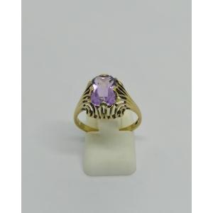 Bague alliage d'or 8ct, avec améthyste naturelle facettée, vers 1900-20.