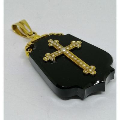 Gros Pendentif En Or Et Onyx Avec Perles Fines.