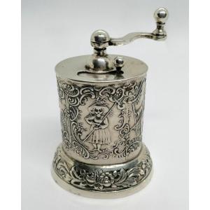 Pepper Mill In Sterling Silver, German, Hanau 1900-20.