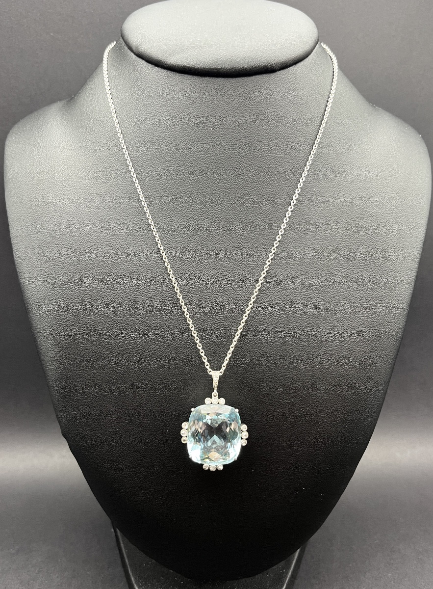 Pendentif en or gris, aigue-marine et diamants