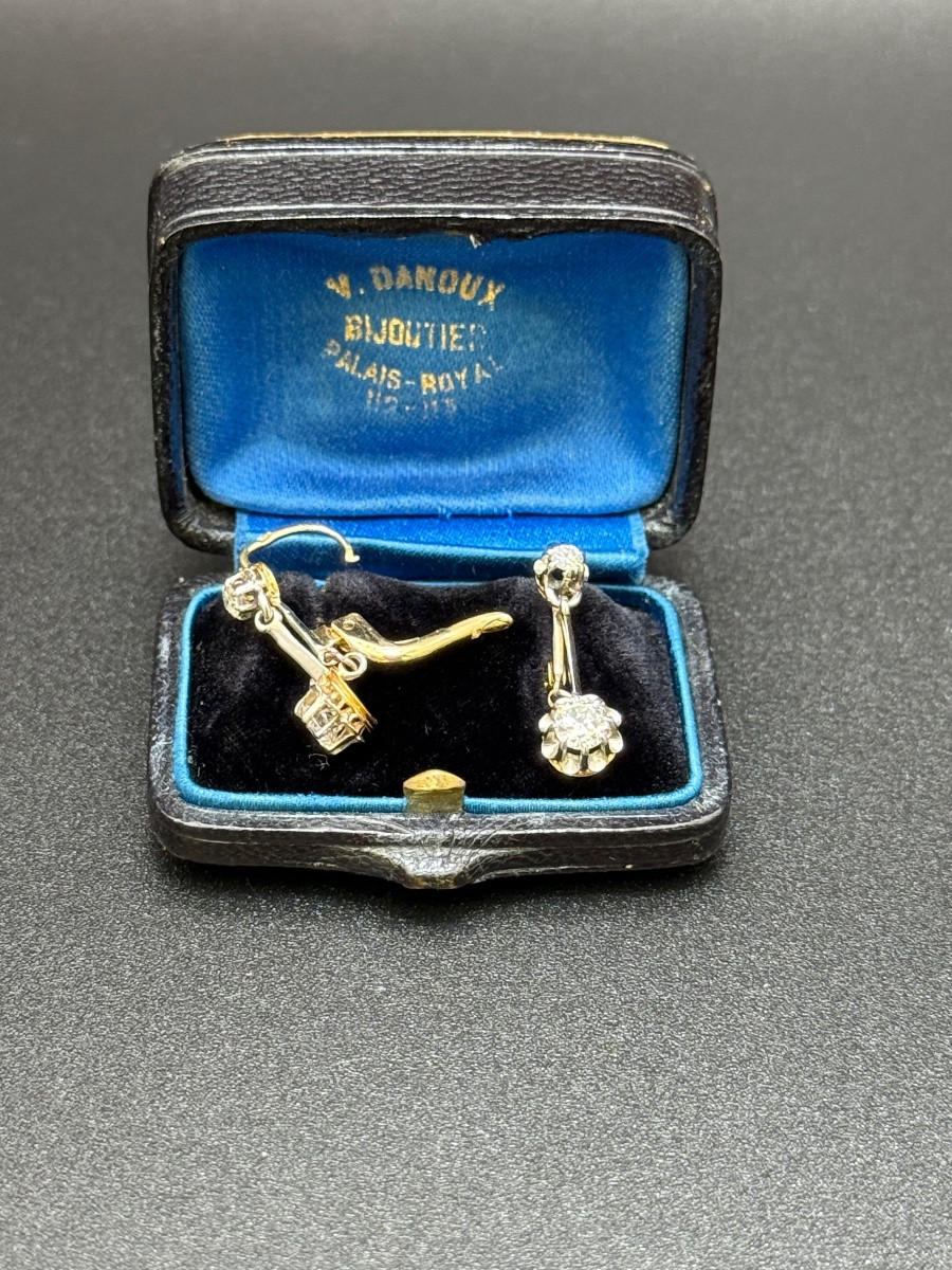 Paire de petites dormeuses en or 18k et diamants-photo-1