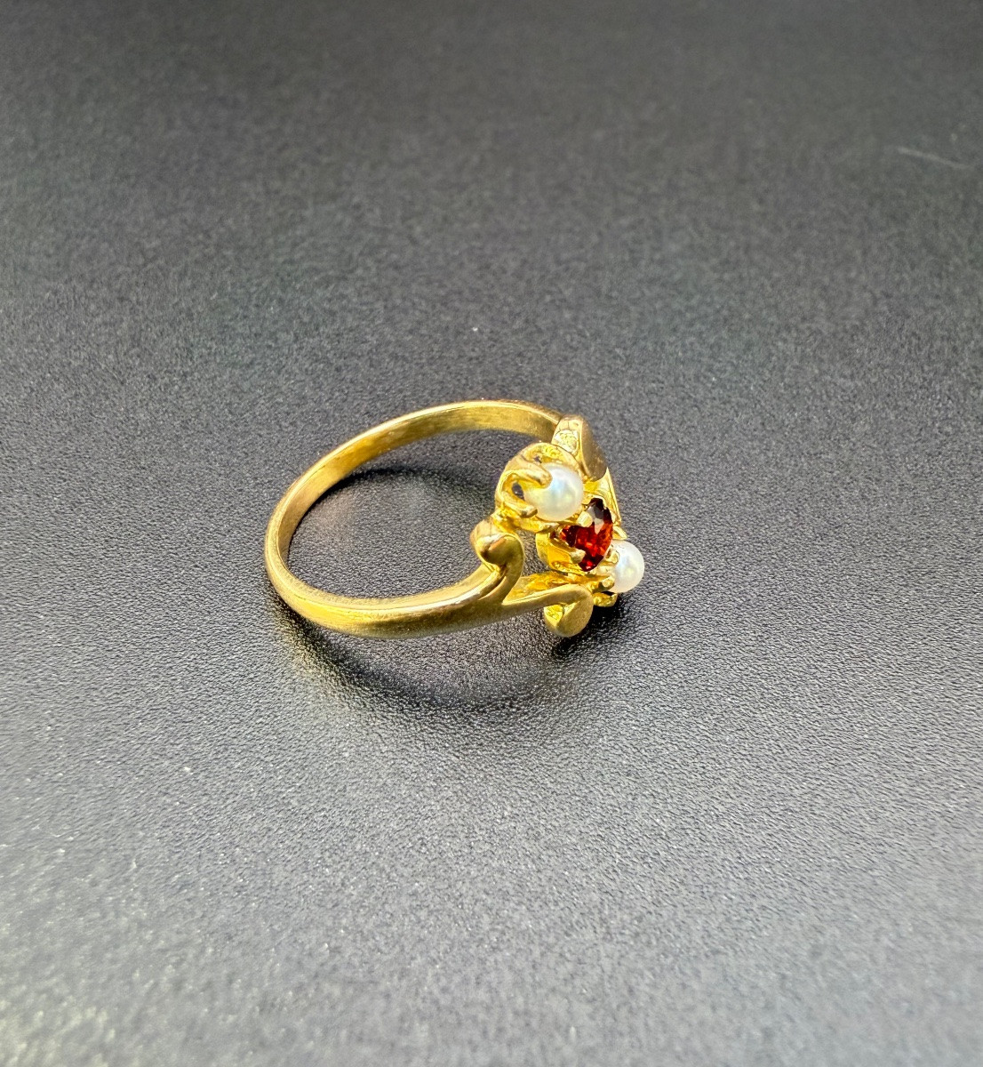 Ring In 18-carat Yellow Gold, Almandine Garnet And Fine Pearls.-photo-4