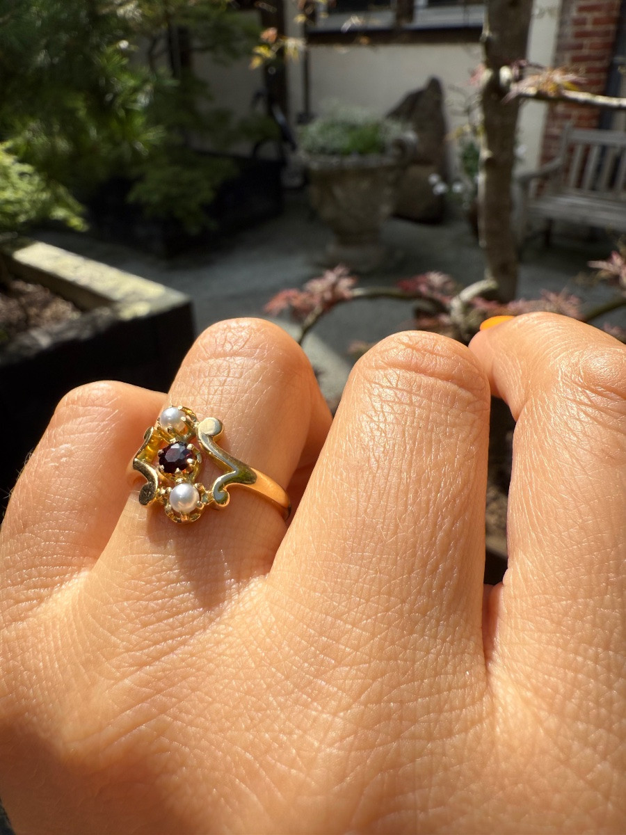 Ring In 18-carat Yellow Gold, Almandine Garnet And Fine Pearls.-photo-3