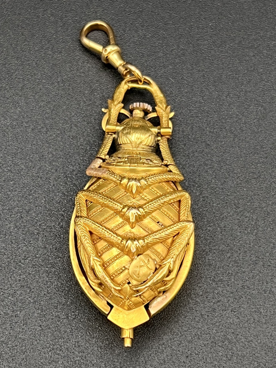 Pendentif-montre en or jaune 18k – Fin XIXe – Signé “A”. -photo-3