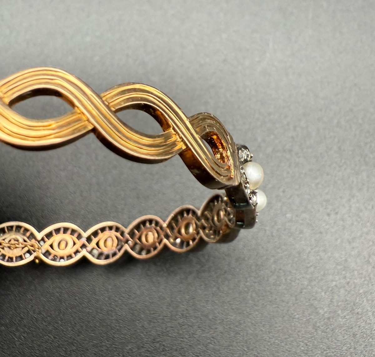 Bracelet jonc en or 18 carats (or jaune et or blanc), XIXᵉ siècle.-photo-1