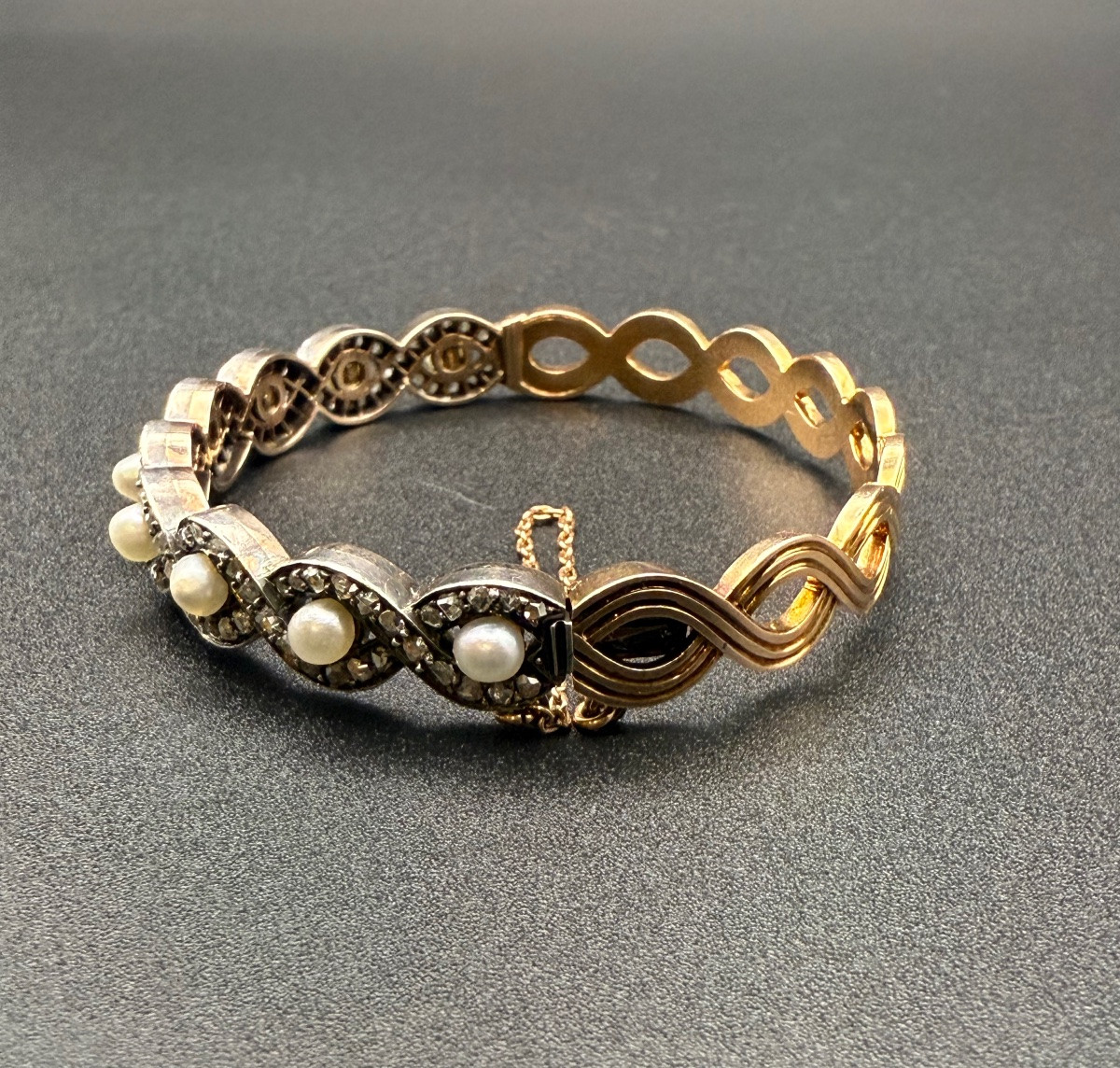 Bracelet jonc en or 18 carats (or jaune et or blanc), XIXᵉ siècle.-photo-6