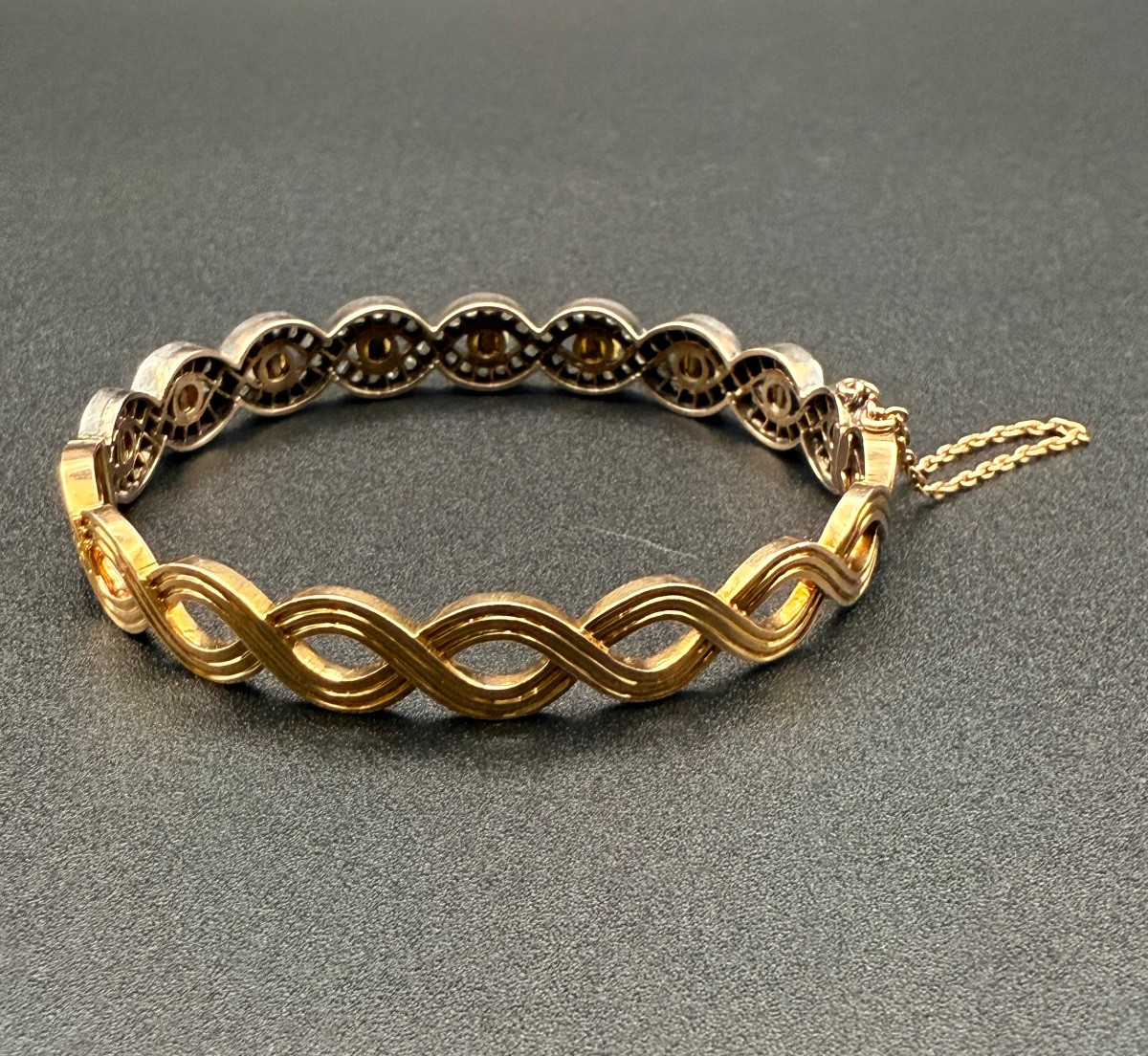 Bracelet jonc en or 18 carats (or jaune et or blanc), XIXᵉ siècle.-photo-7