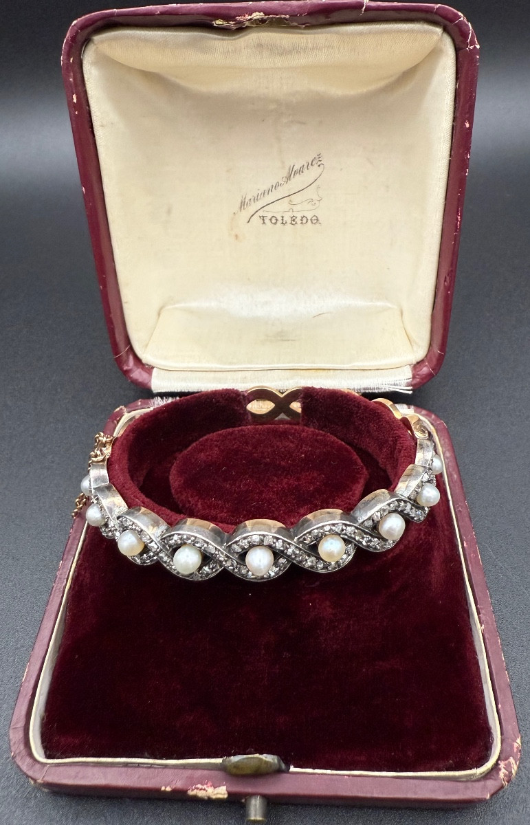 Bracelet jonc en or 18 carats (or jaune et or blanc), XIXᵉ siècle.