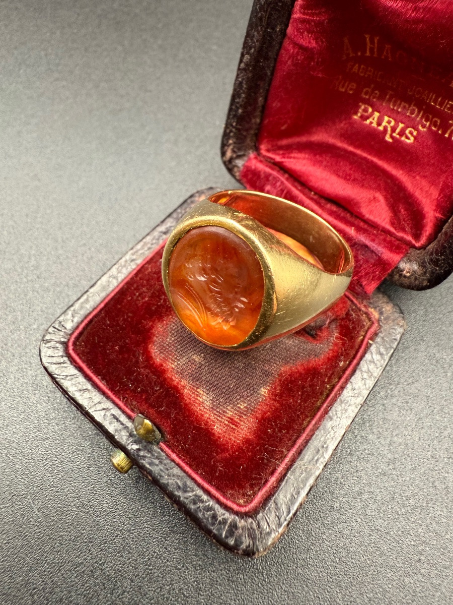Chevalière en or 18 carats ornée d’une intaille en cornaline.-photo-4