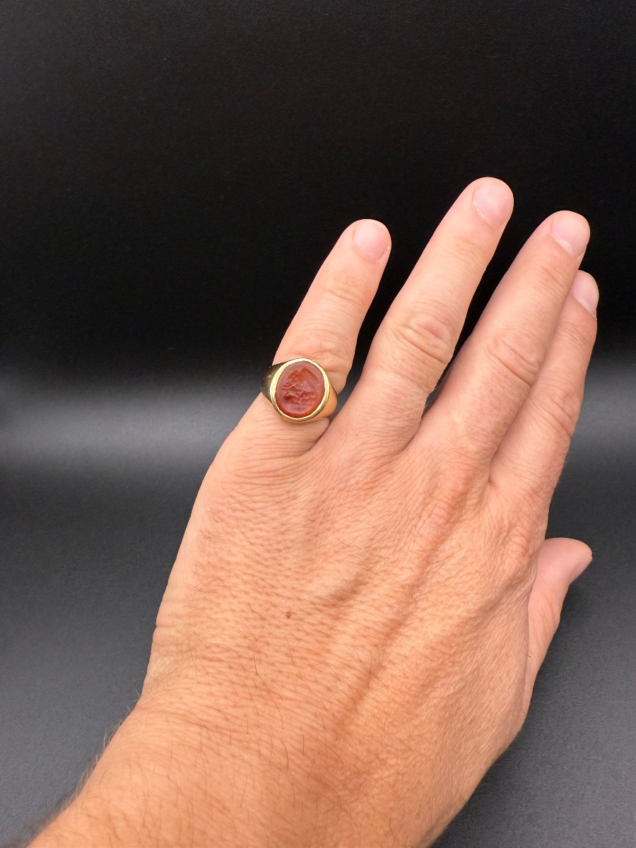 Chevalière en or 18 carats ornée d’une intaille en cornaline.-photo-2