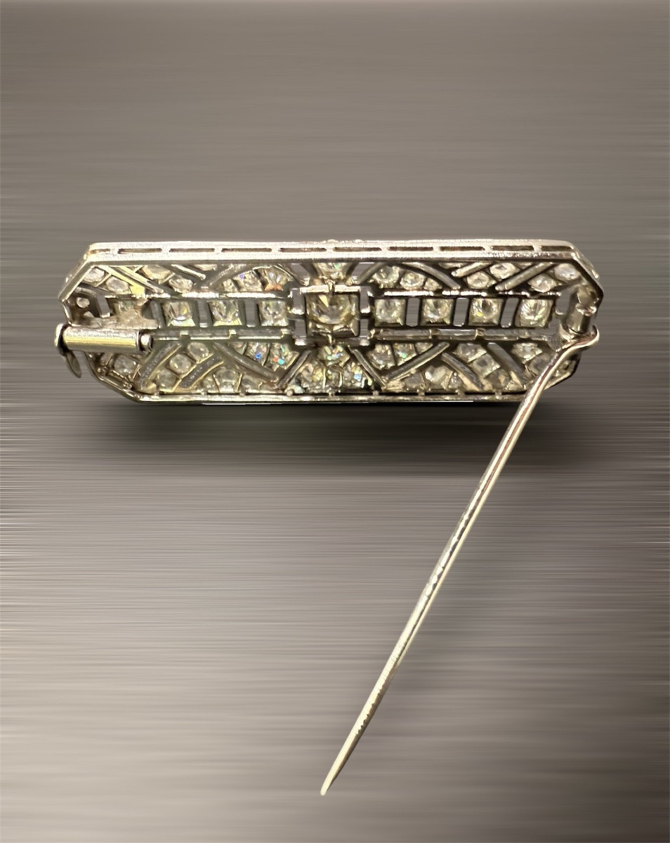 Broche Art Déco en platine pavée de diamants. -photo-2
