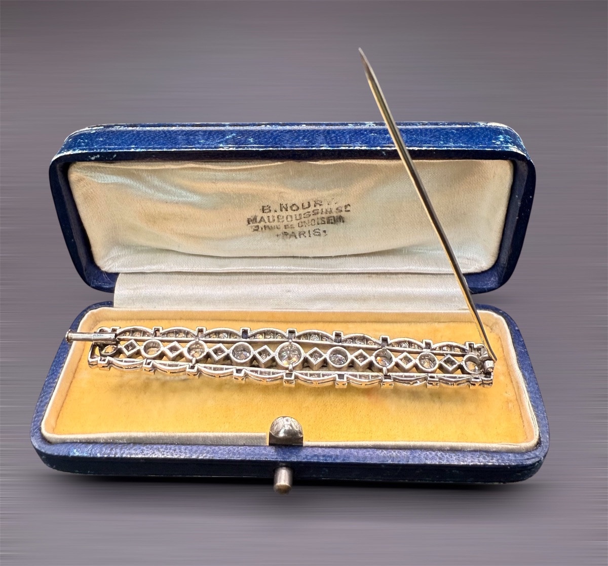 Broche barrette Art Déco en or gris 18 carats. -photo-2