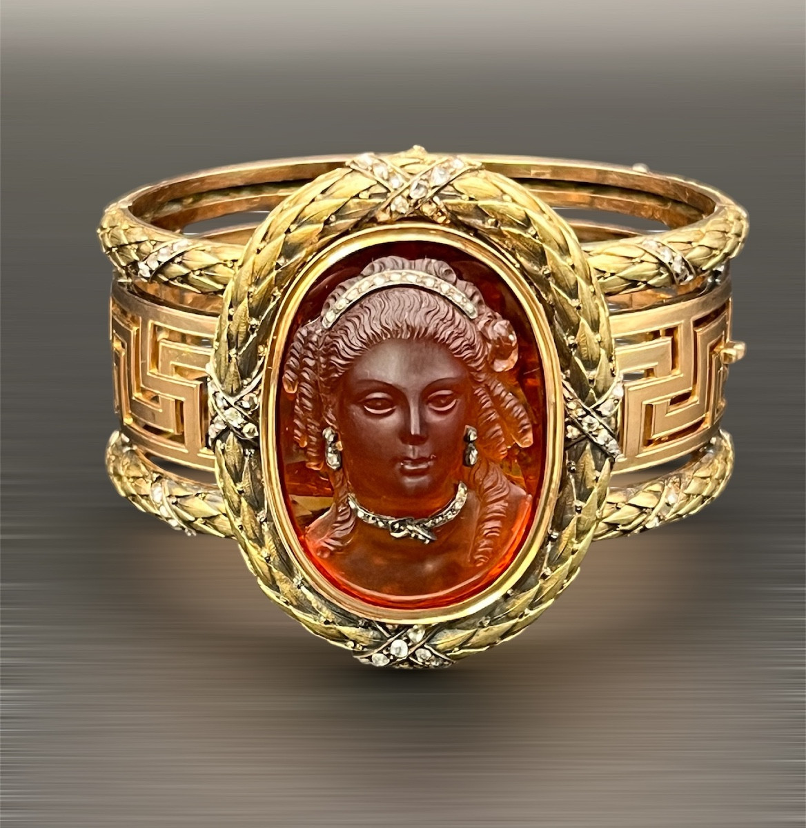 Bracelet transformable en broche – Époque Napoléon III – Or, citrine, diamants roses.