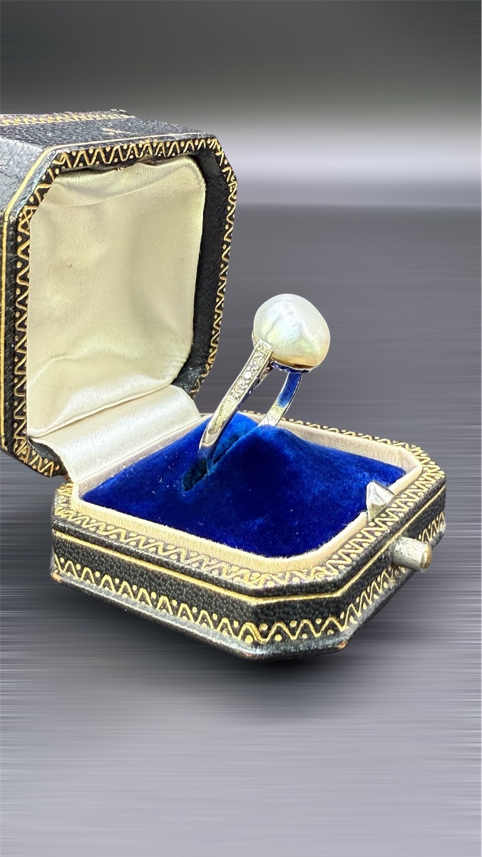 Bague Belle Époque en or gris et platine, sertie d'une perle fine.-photo-2