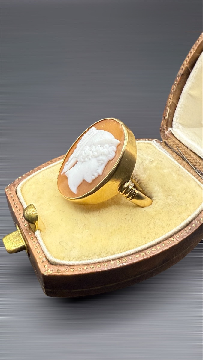 Bague ancienne camée coquille en or jaune 18 carats.-photo-2