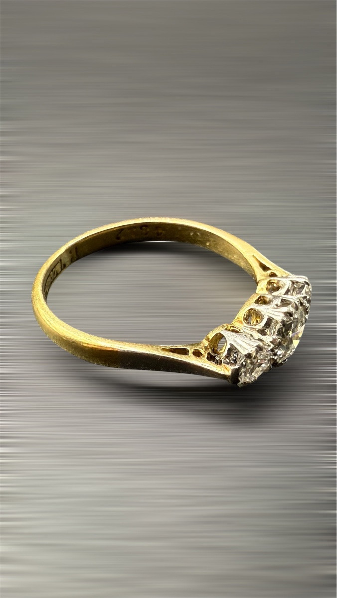 Bague trilogie en or et platine sertie de diamants.-photo-3