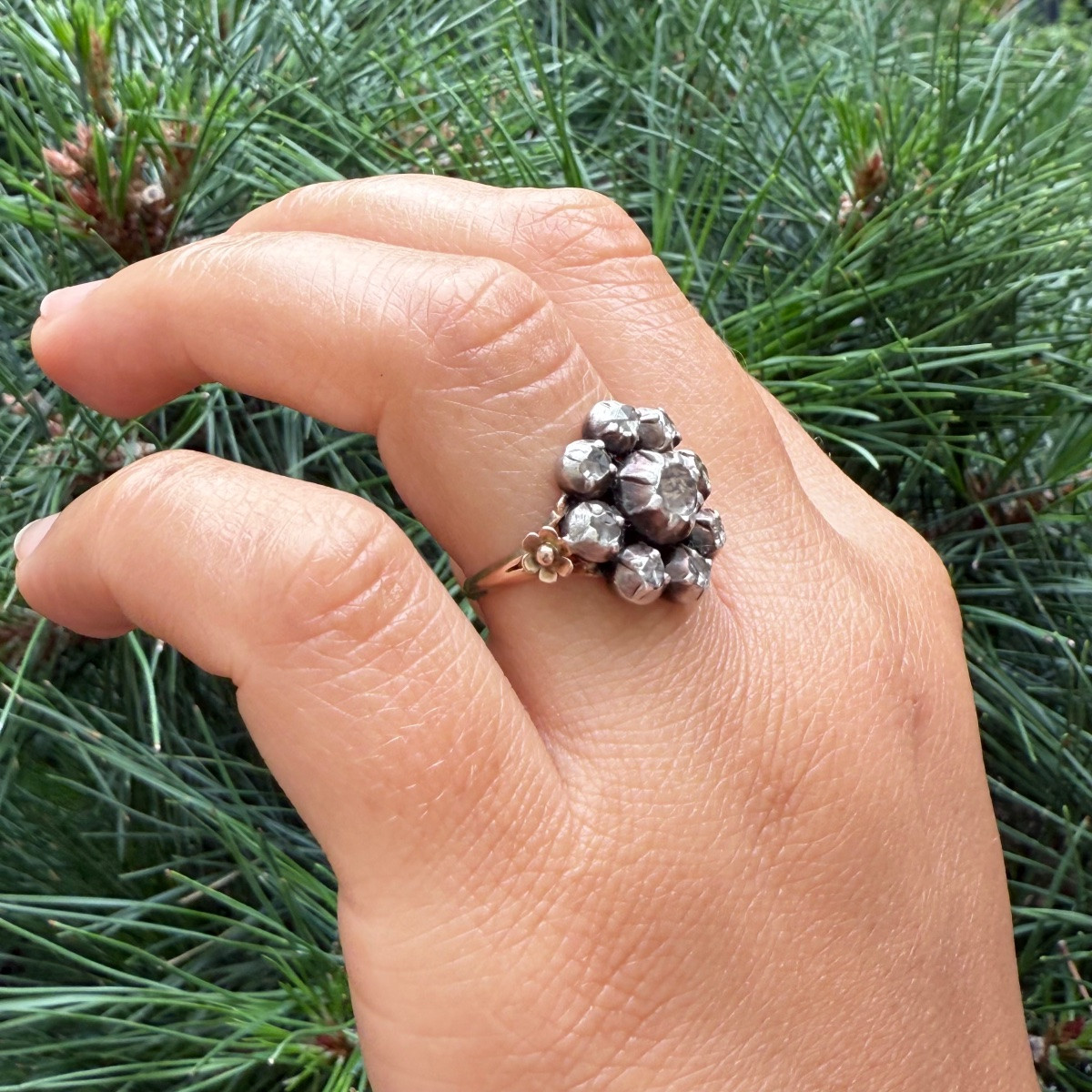 Bague ancienne fin XVIIIᵉ en or, argent et diamants sertis clos.-photo-2