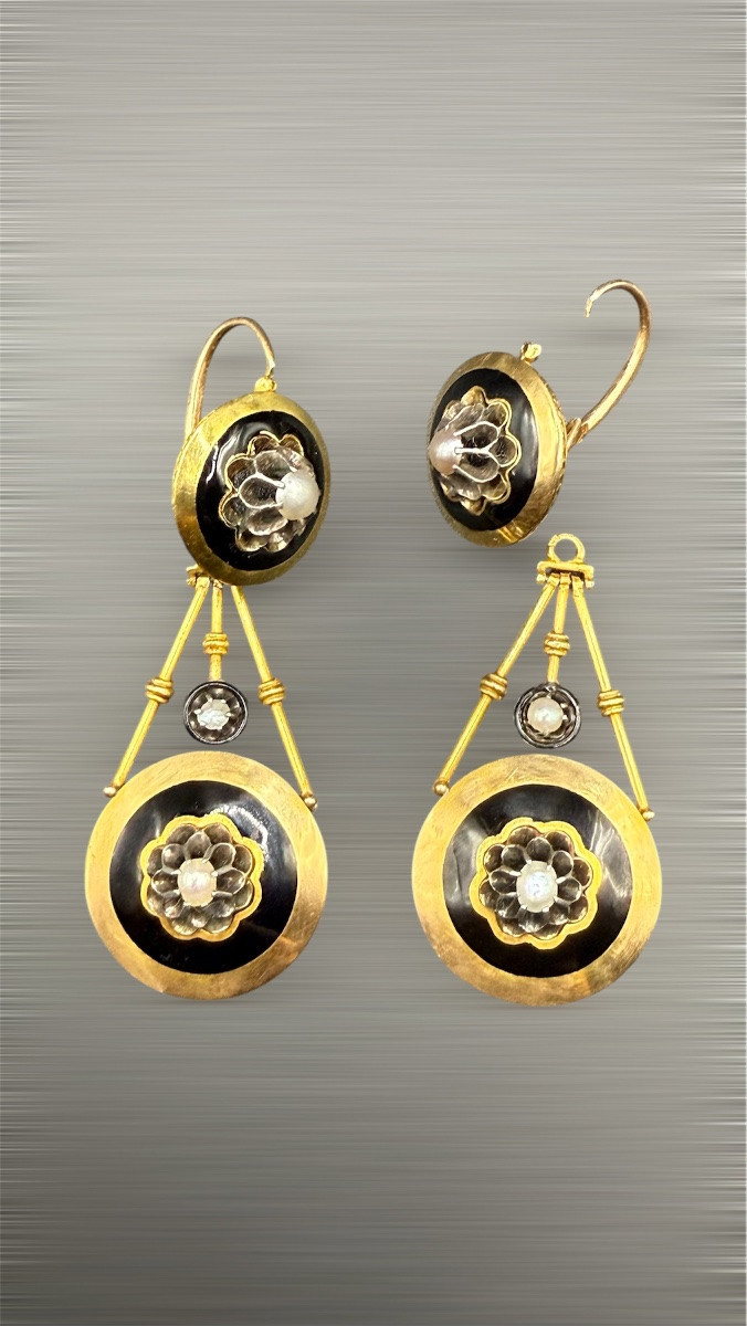 Pair Of 18-carat (750 ‰) Yellow Gold Earrings, Period 1840-1860.-photo-3