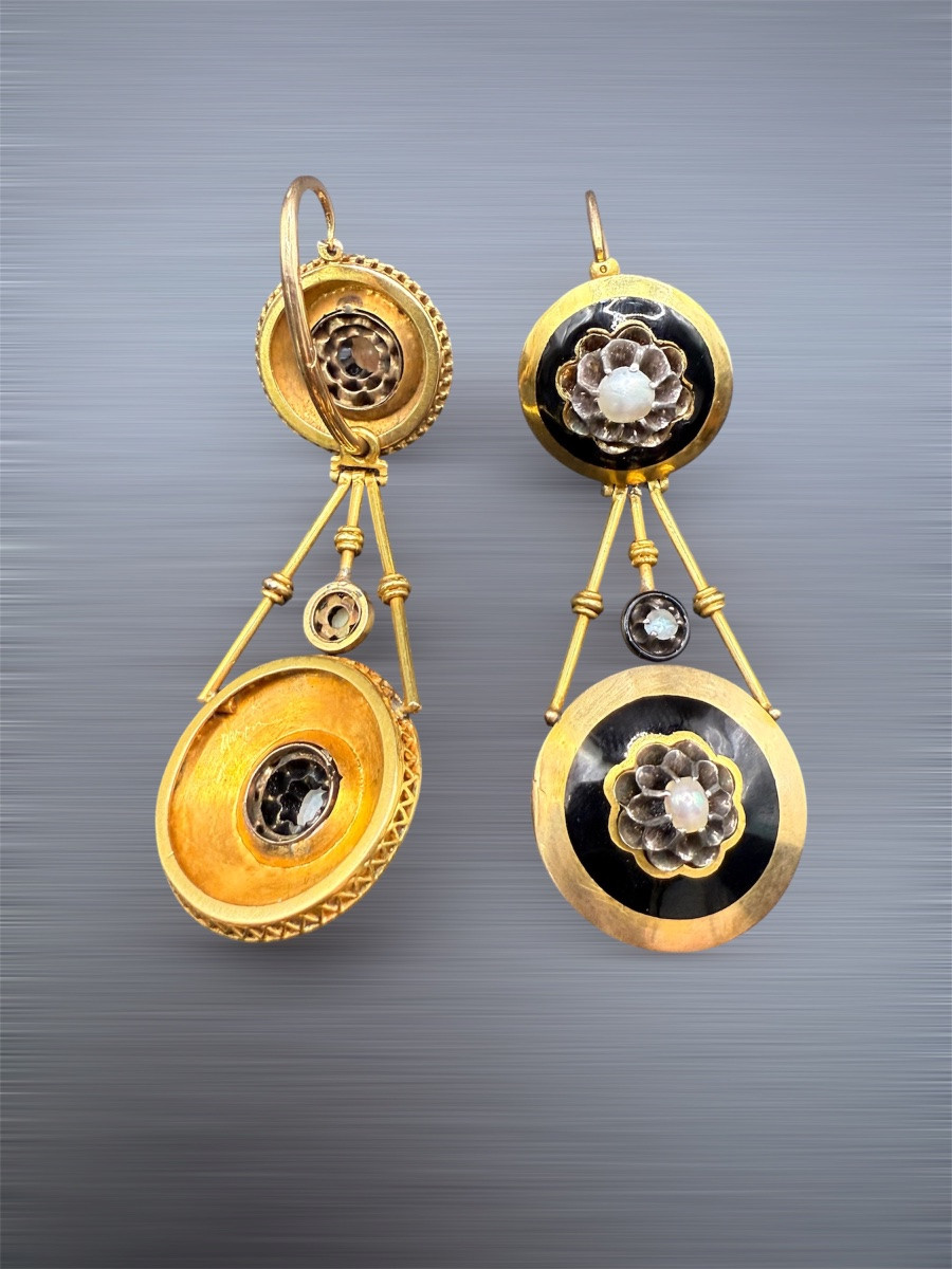 Pair Of 18-carat (750 ‰) Yellow Gold Earrings, Period 1840-1860.-photo-4