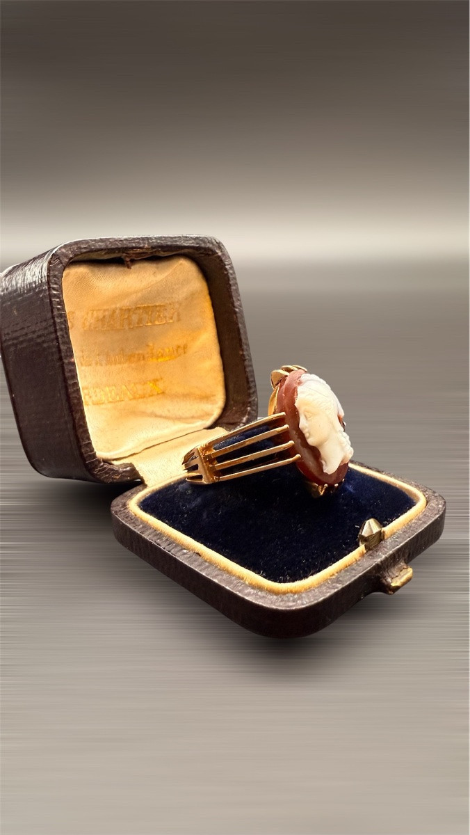 Antique Cameo Ring In 18-carat Yellow Gold-photo-3