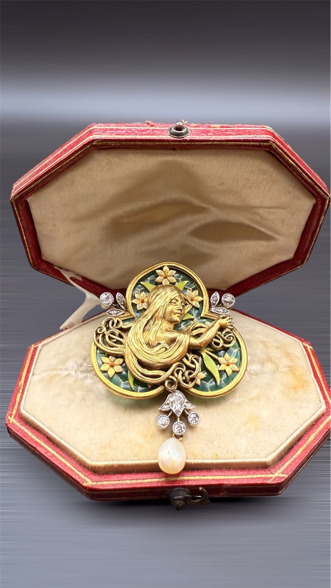 Art Nouveau 18k Gold Brooch With Enamel, Diamonds And Natural Pearl