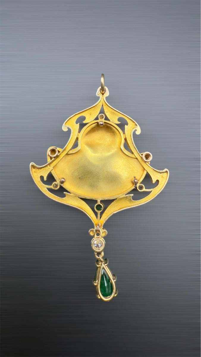 Pendentif Art Nouveau signé Becker – Or 18 carats, diamants et émeraudes.-photo-2