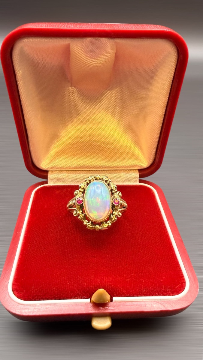 18-carat Gold Ring Set With A Cabochon Opal – Circa 1880