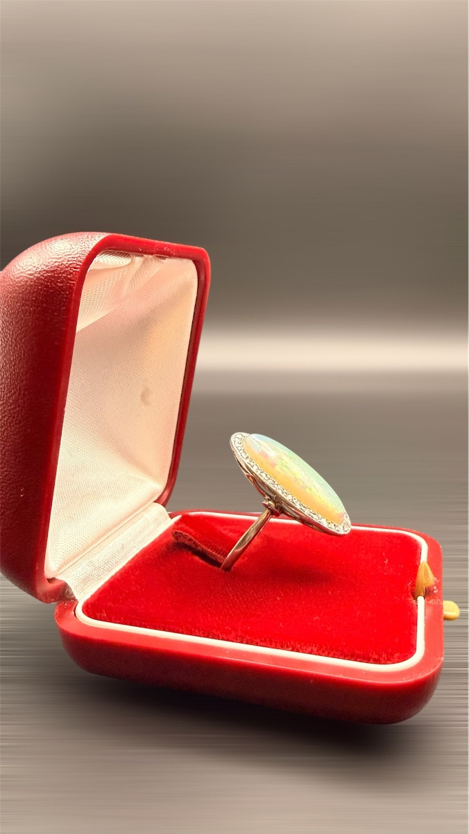 Bague en or blanc 18k, Opale et diamants. -photo-2