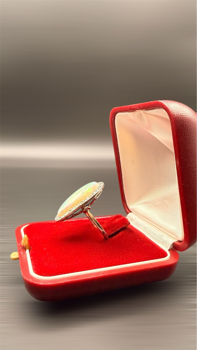 Bague en or blanc 18k, Opale et diamants. -photo-3