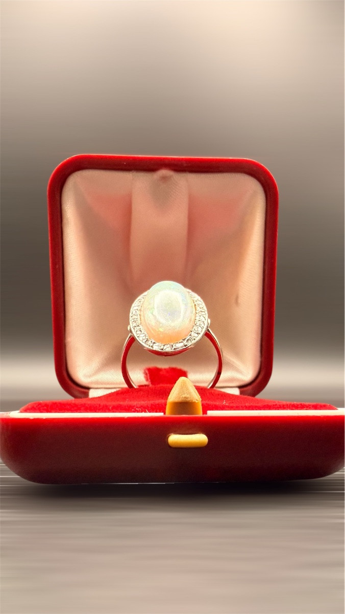 Bague en or blanc 18k, Opale et diamants. -photo-1