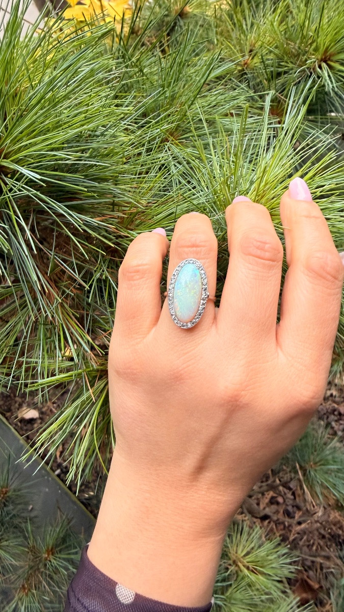 Bague en or blanc 18k, Opale et diamants. -photo-2