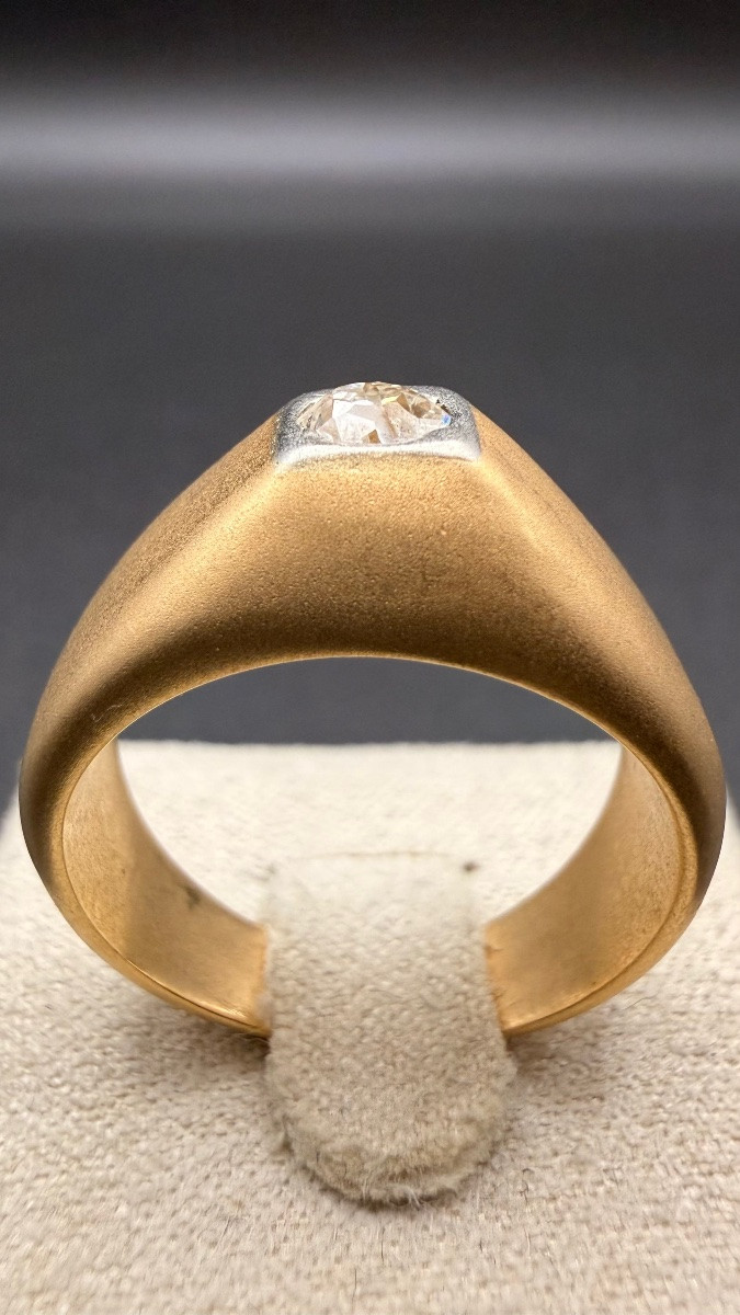 Bague chevalière en or jaune 18 carats Et diamant. -photo-2