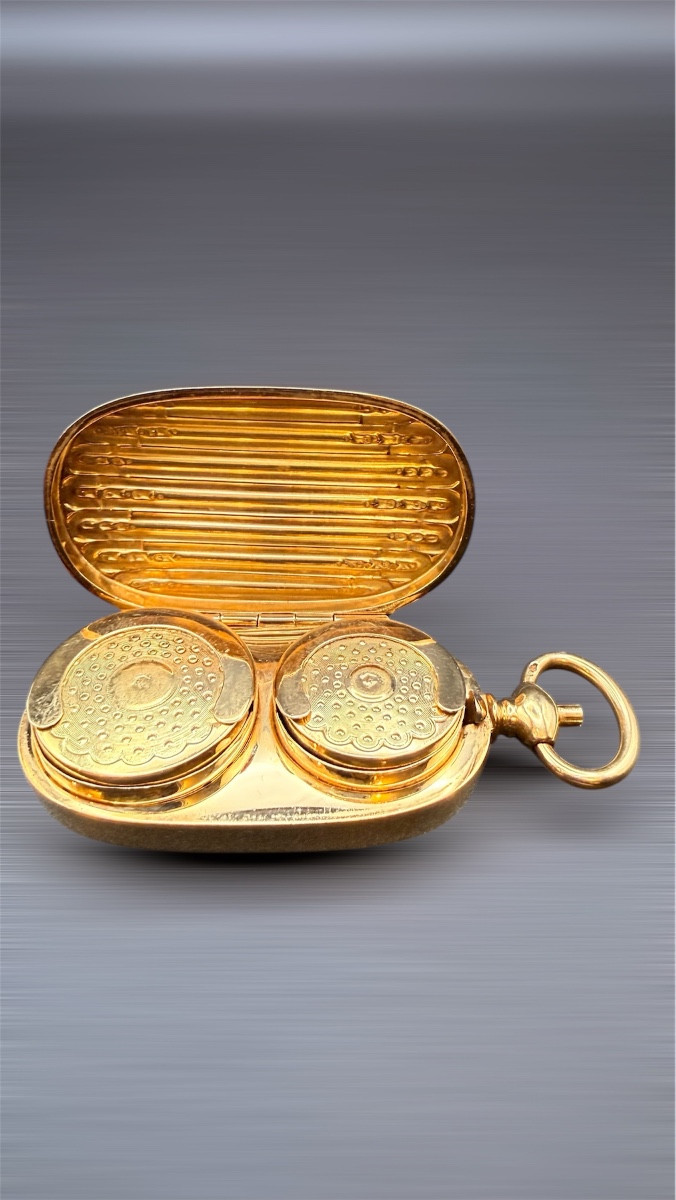 Double Louis Coin Holder In Gold – Circa 1900.