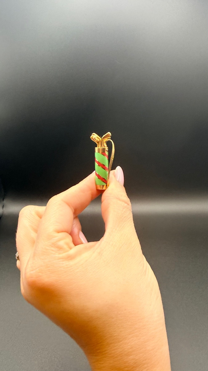 Broche Sac de golf en or jaune 18 carats – Boucheron. -photo-1