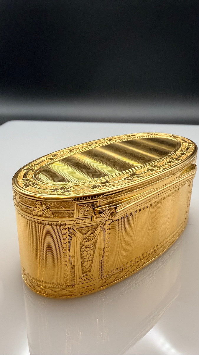 Oval Box In 18-carat Gold, Paris 1767 – Louis XVI Period.-photo-2