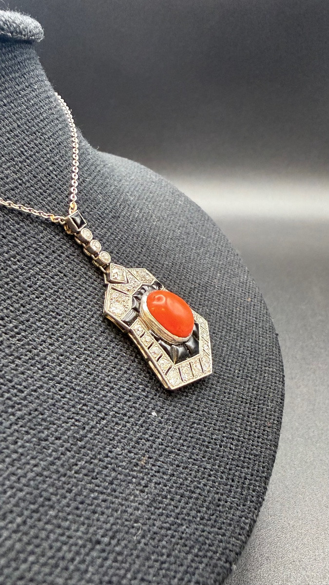 Art Deco Necklace In Platinum, Diamonds, Coral And Onyx.-photo-2