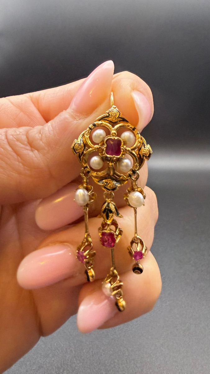 Boucles d’oreilles Napoléon III en or, émail, perles fines et rubis.-photo-1