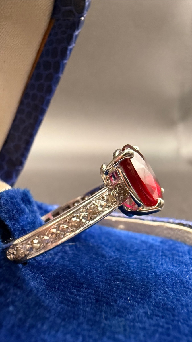 Contemporary Gold Ring Set With A Certified Natural Ruby – Diamonds.-photo-3