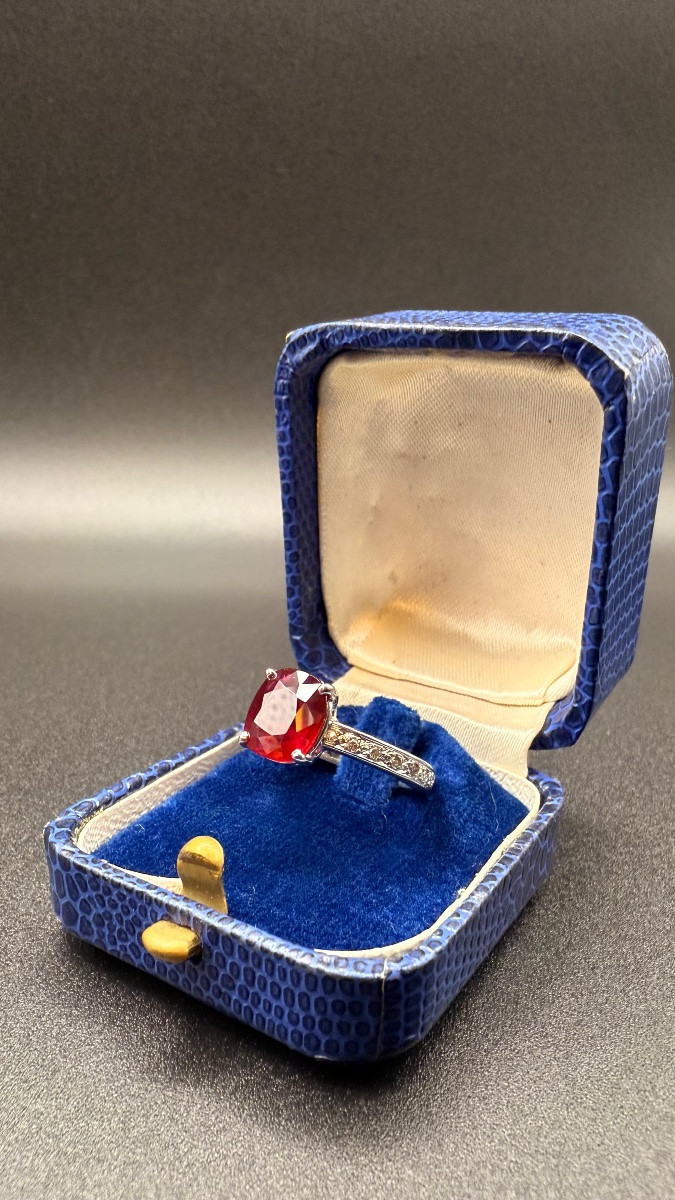 Contemporary Gold Ring Set With A Certified Natural Ruby – Diamonds.-photo-4