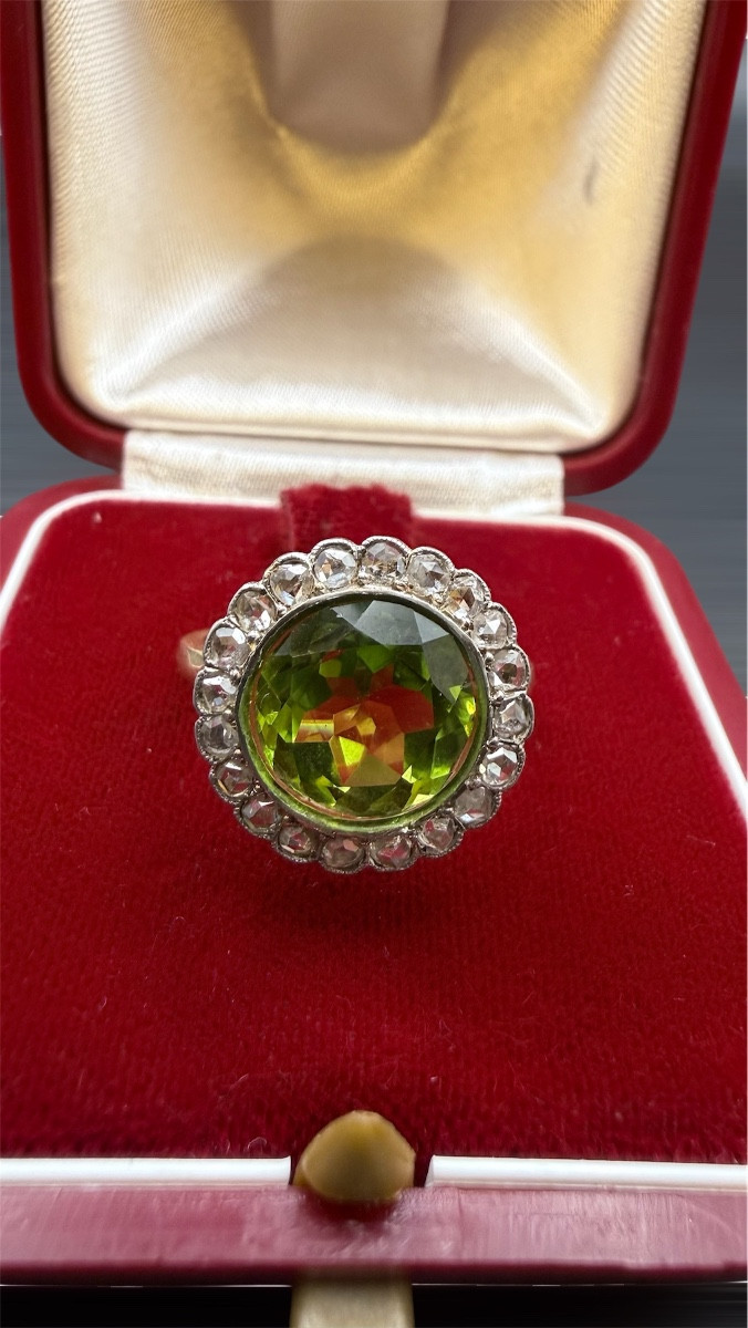 Belle époque Ring In 18-carat Gold, Peridot And Rose-cut Diamonds.