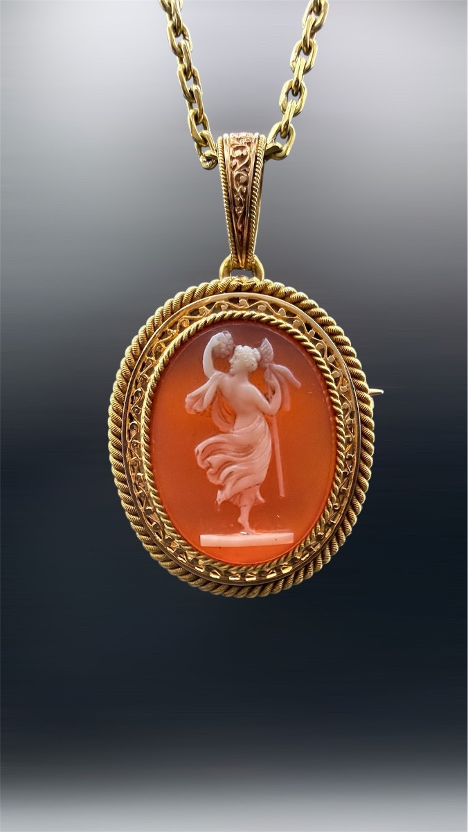 Camée en or 18 carats – broche et pendentif