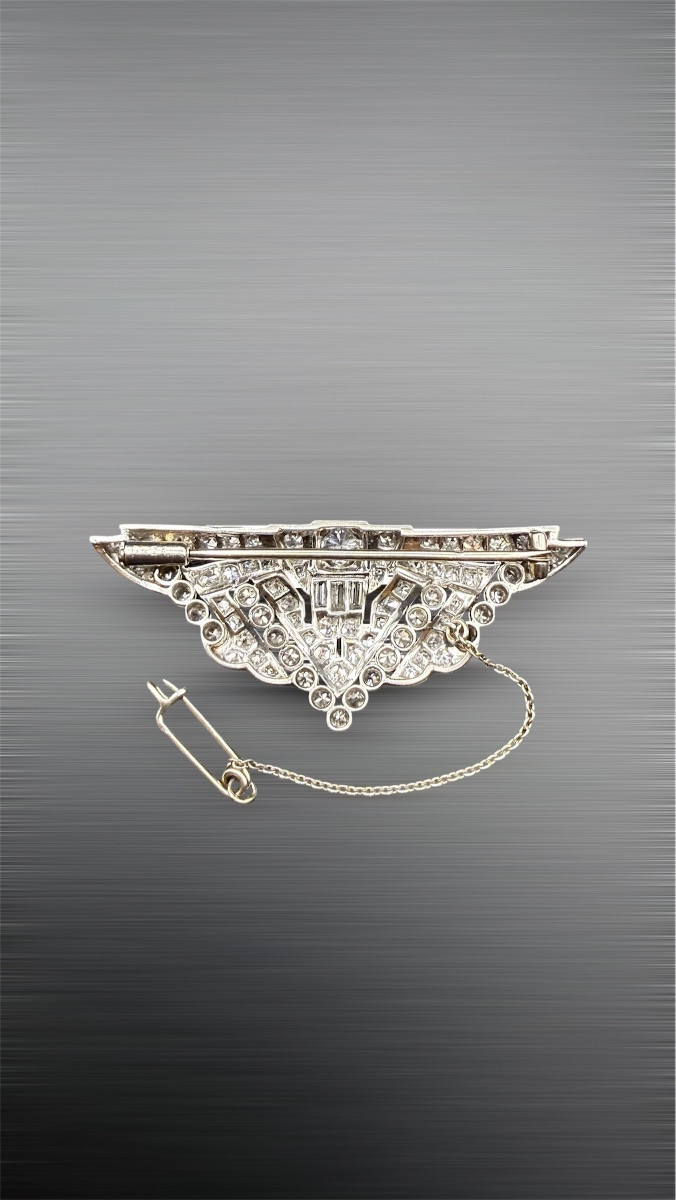 Broche Art Déco en platine et diamants – forme éventail stylisée.-photo-2