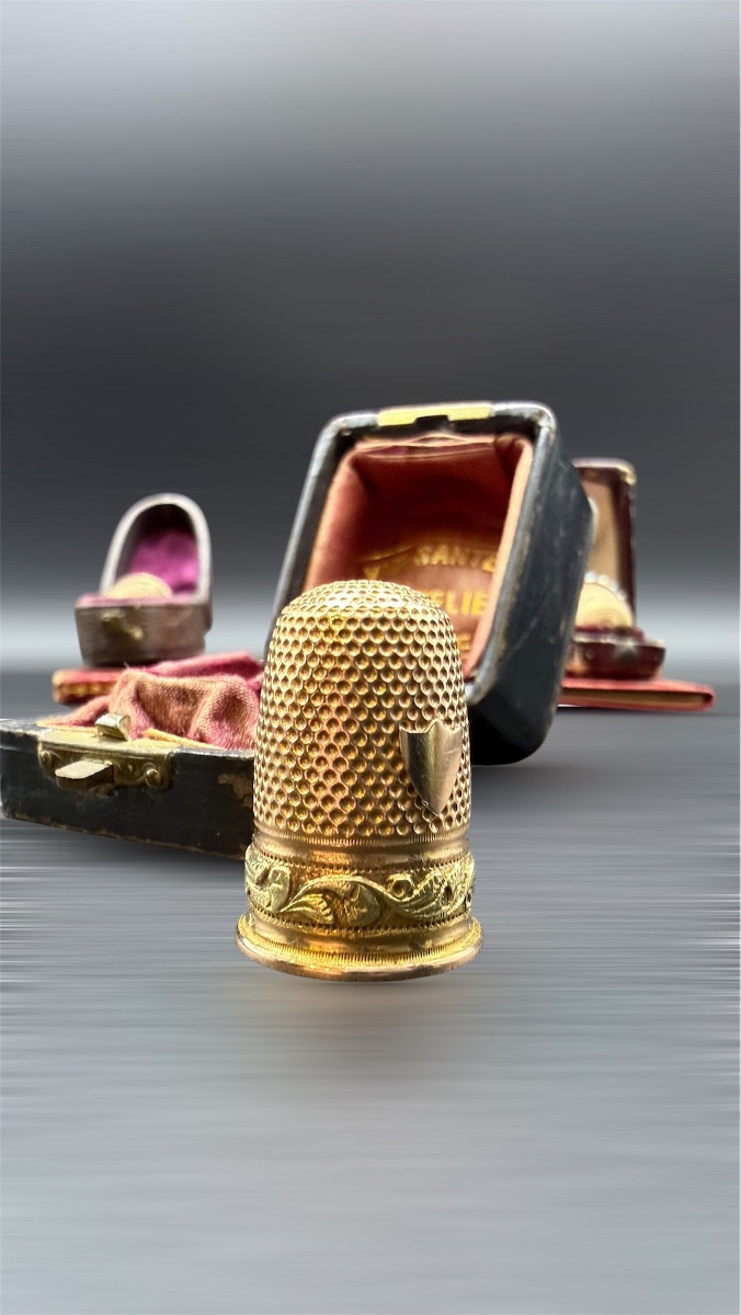 Dé à coudre en or jaune 18 carats, époque Art Nouveau.-photo-1